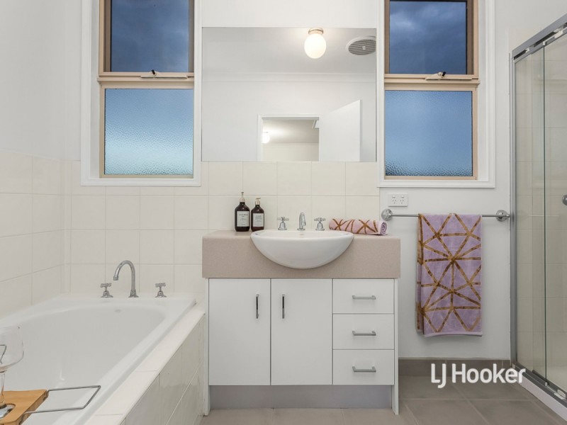 1/14 Mickleton Grove, Point Cook VIC 3030