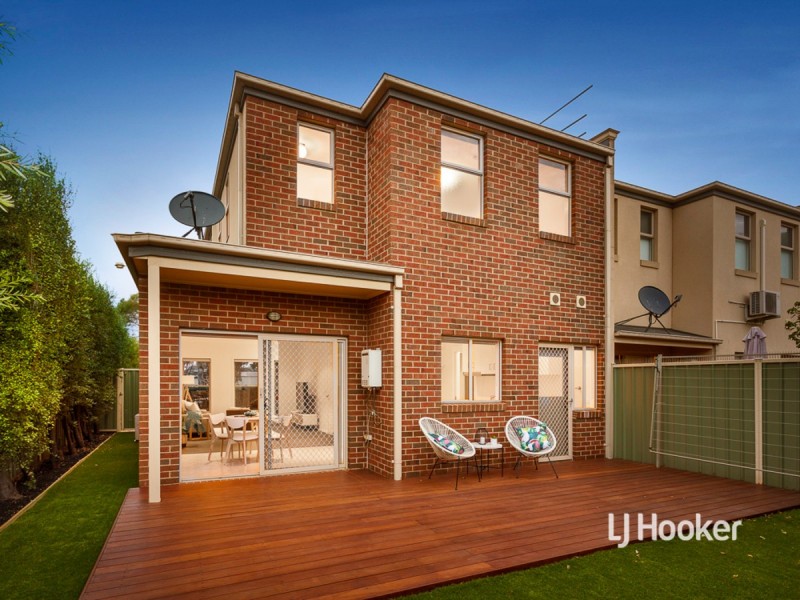 1/14 Mickleton Grove, Point Cook VIC 3030