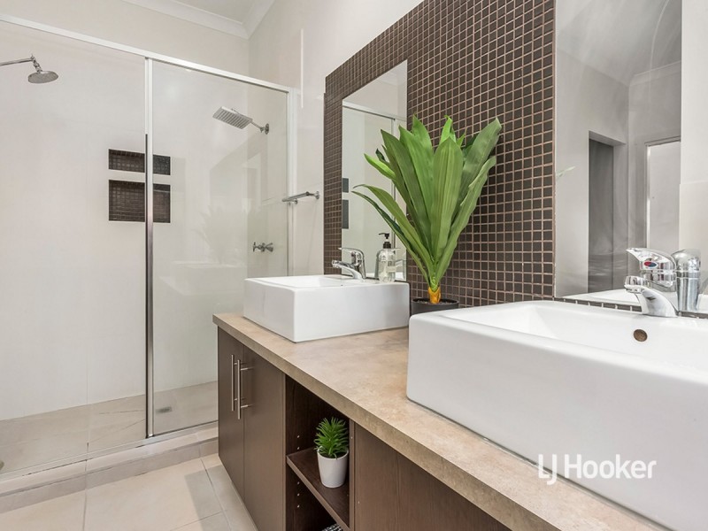 70 Scrubwren Drive, Williams Landing VIC 3027