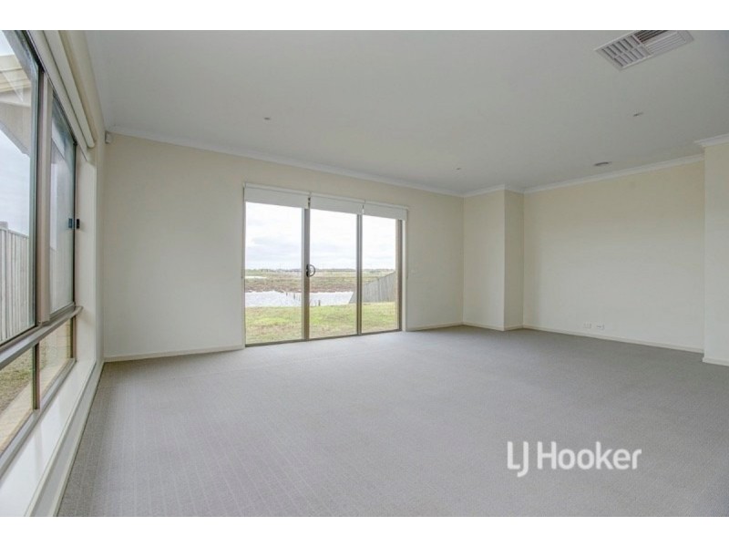 250 Sanctuary Lakes South Boulevar, Sanctuary Lakes VIC 3030