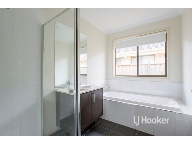 250 Sanctuary Lakes South Boulevar, Sanctuary Lakes VIC 3030