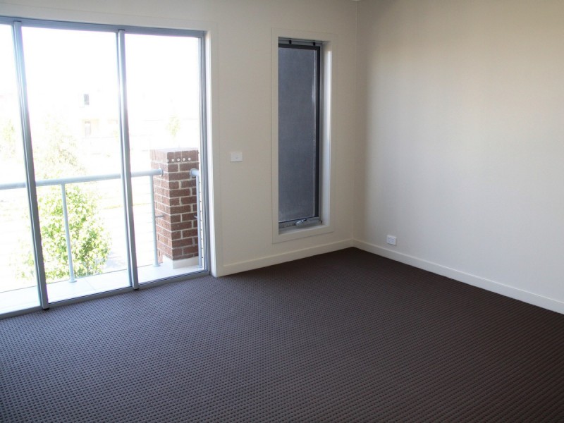 22 Tattersalls Lane, Point Cook VIC 3030