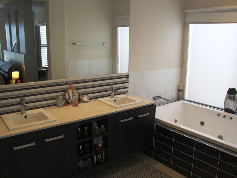 108 Fongeo Drive, Point Cook VIC 3030