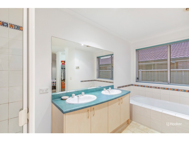 13 Brampton Close, Point Cook VIC 3030