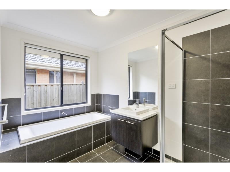 152 Sanctuary Lakes South Boulevar, Sanctuary Lakes VIC 3030