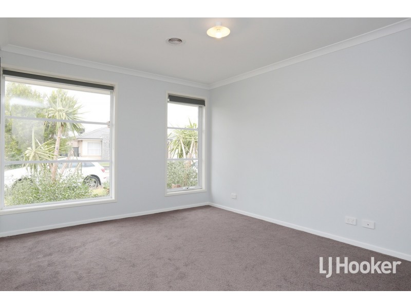 8 Rona Road, Point Cook VIC 3030