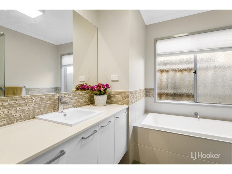 11 Baltic Circuit, Point Cook VIC 3030