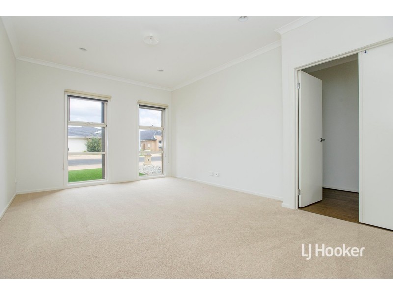 165 Sanctuary Lakes South Boulevar, Sanctuary Lakes VIC 3030