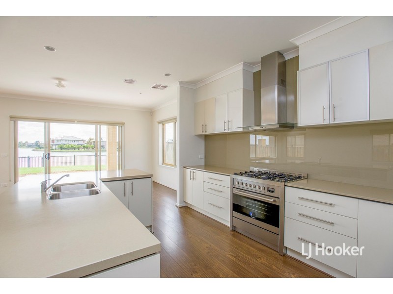 165 Sanctuary Lakes South Boulevar, Sanctuary Lakes VIC 3030