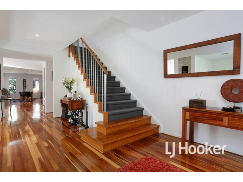 12 Bayside Drive, Sanctuary Lakes VIC 3030