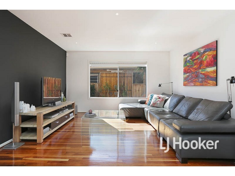 12 Bayside Drive, Sanctuary Lakes VIC 3030