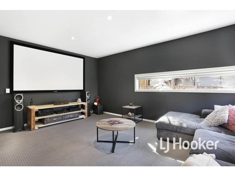 12 Bayside Drive, Sanctuary Lakes VIC 3030