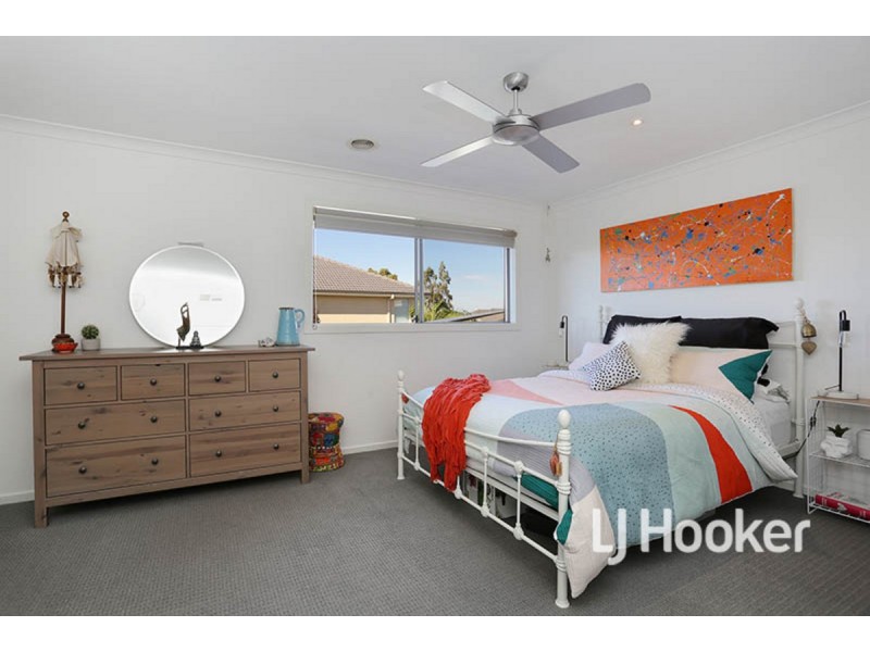 12 Bayside Drive, Sanctuary Lakes VIC 3030