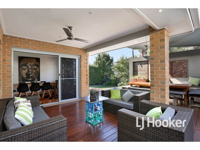 12 Bayside Drive, Sanctuary Lakes VIC 3030