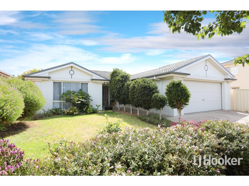 4 Dalkeith Drive, Point Cook VIC 3030