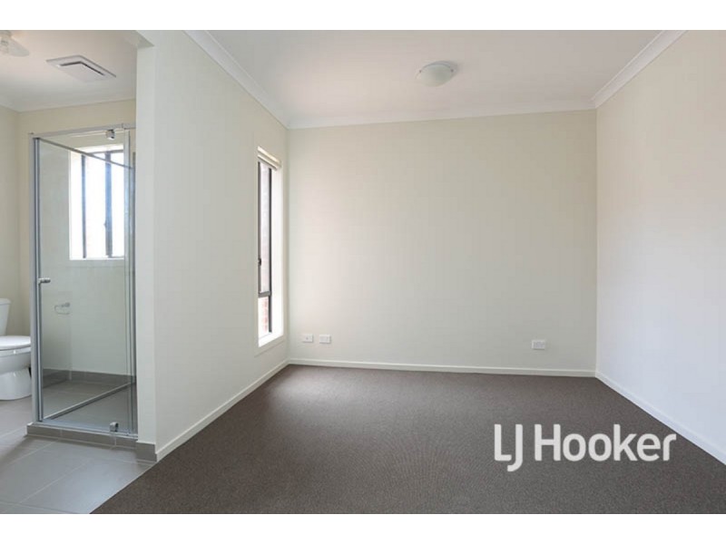 19 Maiden Crescent, Point Cook VIC 3030