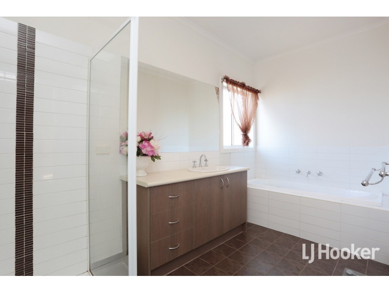 94 Foxwood Drive, Point Cook VIC 3030