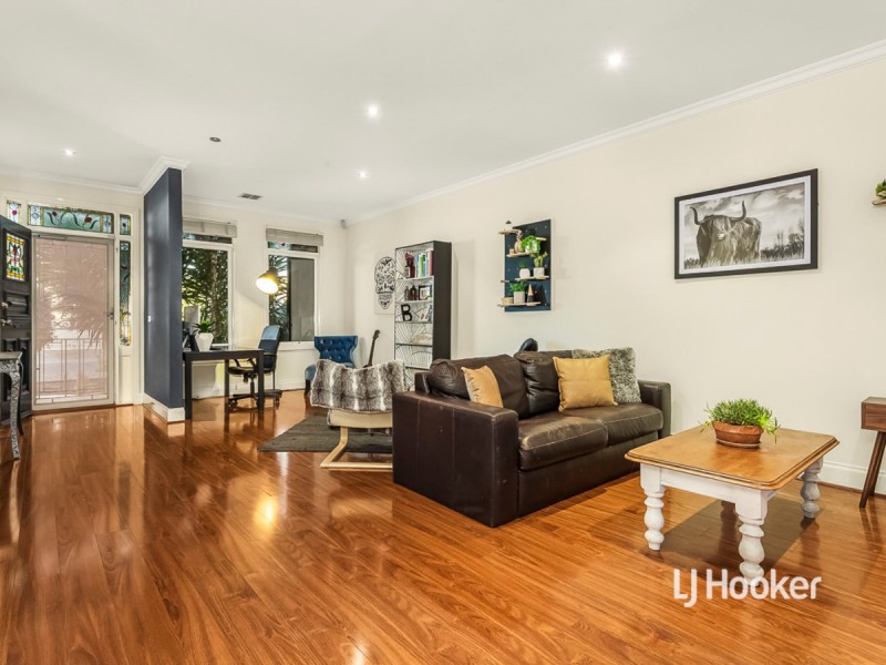 17 Beaumont Drive, Point Cook VIC 3030