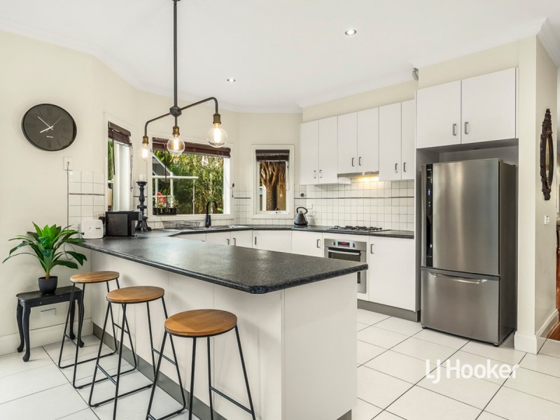 17 Beaumont Drive, Point Cook VIC 3030