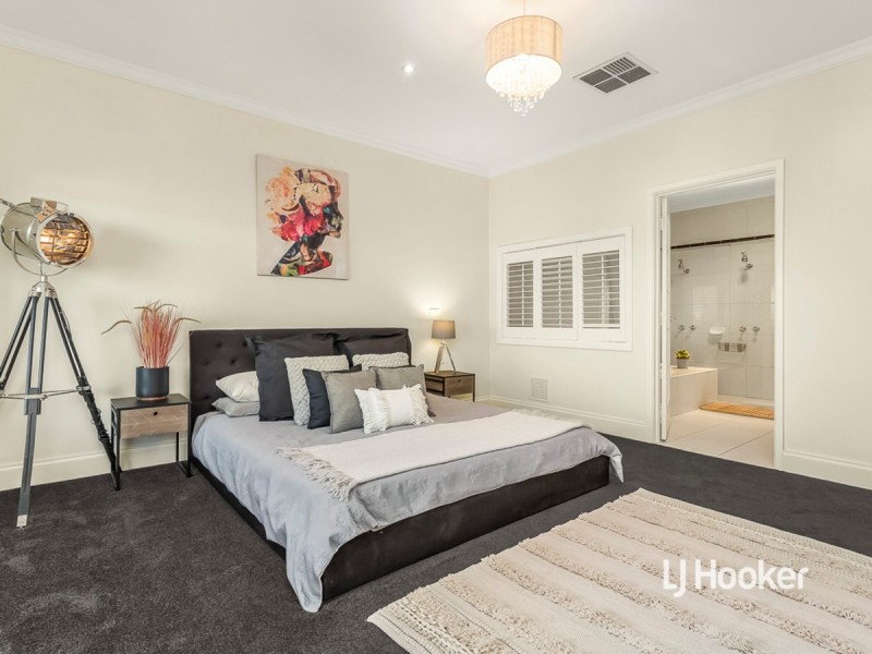 17 Beaumont Drive, Point Cook VIC 3030