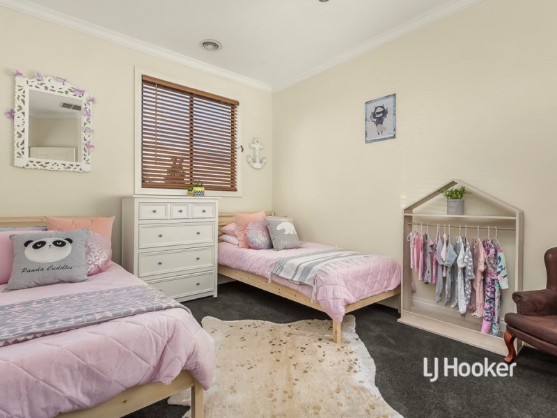 17 Beaumont Drive, Point Cook VIC 3030