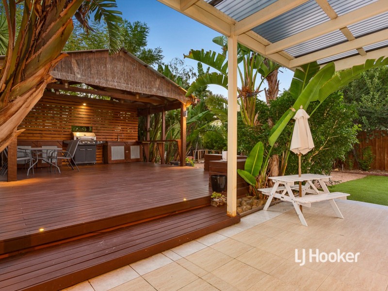 17 Beaumont Drive, Point Cook VIC 3030