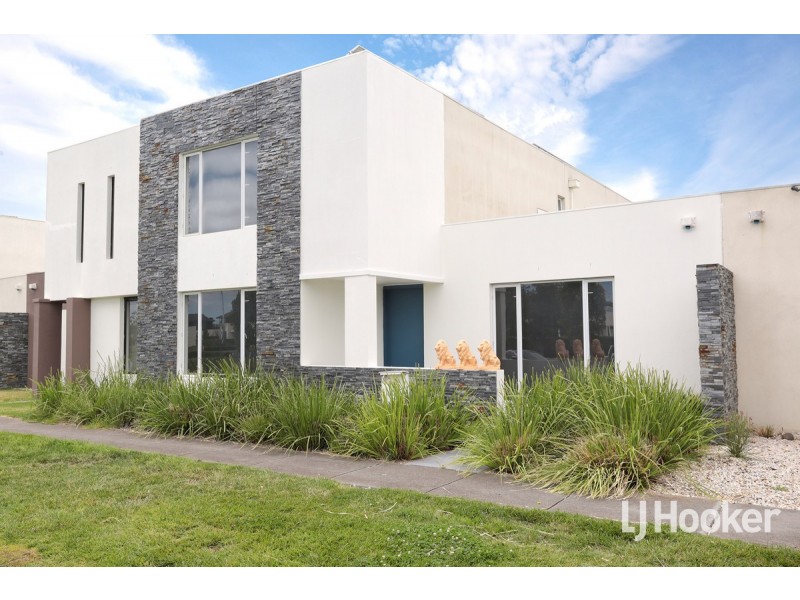 93 Signature Boulevard, Sanctuary Lakes VIC 3030
