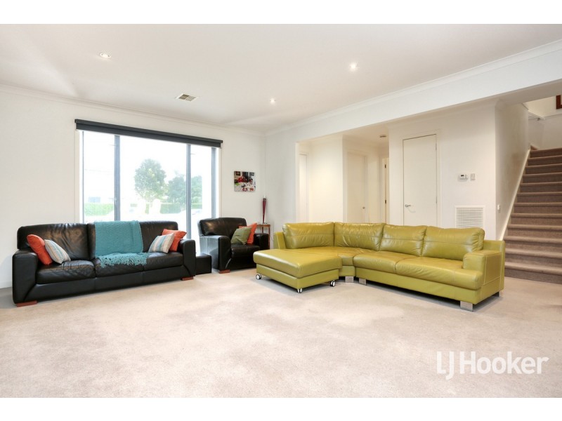 93 Signature Boulevard, Sanctuary Lakes VIC 3030