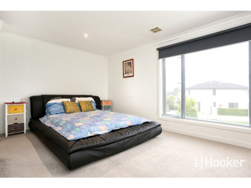 93 Signature Boulevard, Sanctuary Lakes VIC 3030