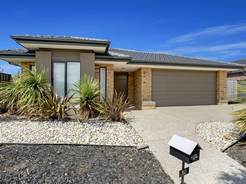 10 Lindwall Grange, Point Cook VIC 3030