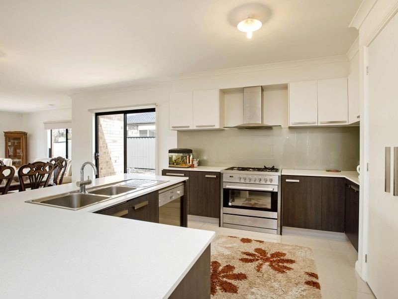10 Lindwall Grange, Point Cook VIC 3030