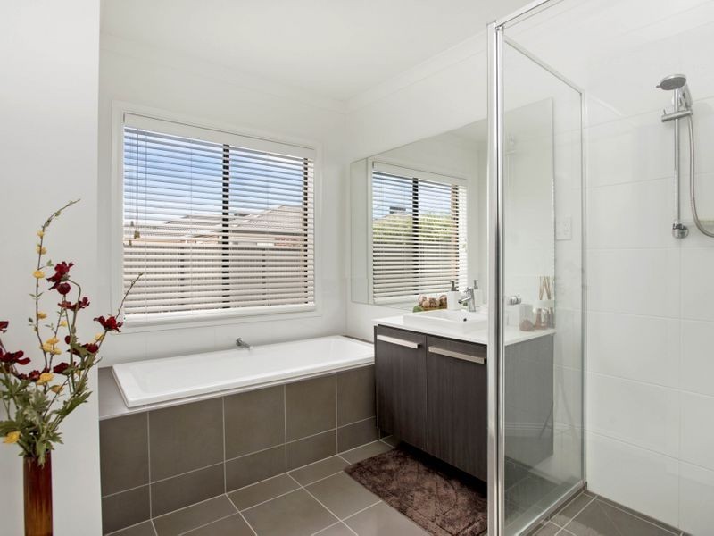 10 Lindwall Grange, Point Cook VIC 3030