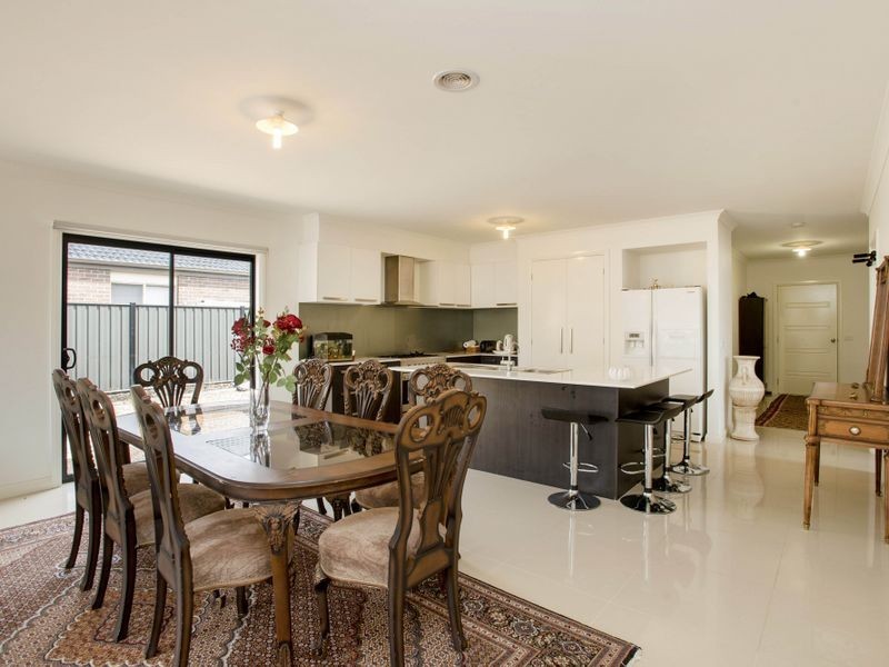 10 Lindwall Grange, Point Cook VIC 3030