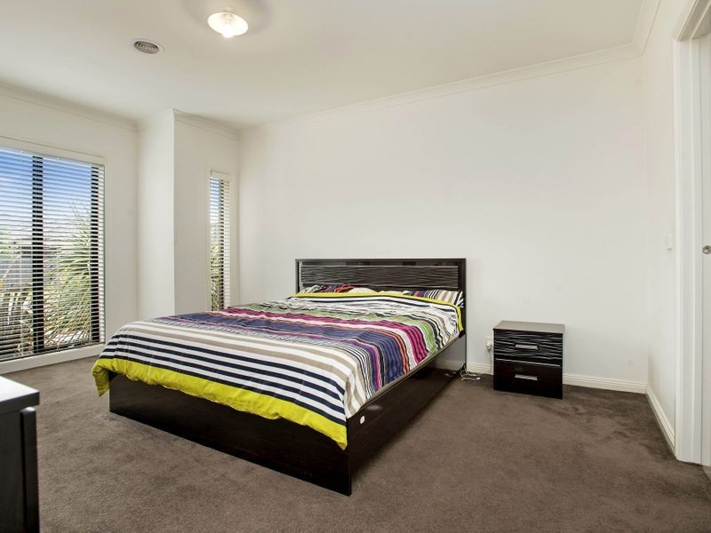 10 Lindwall Grange, Point Cook VIC 3030