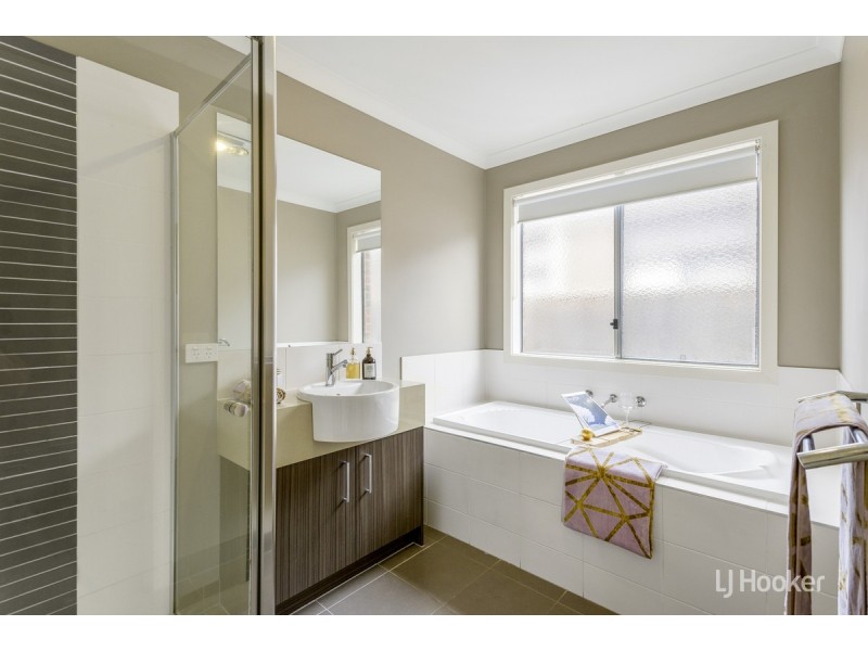 95 Tristania Drive, Point Cook VIC 3030