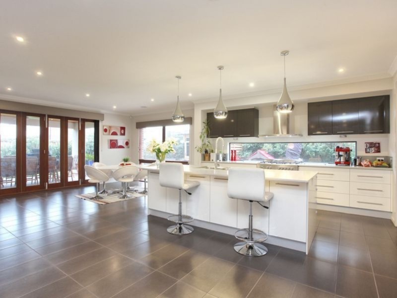 10 Kingsford Drive, Point Cook VIC 3030