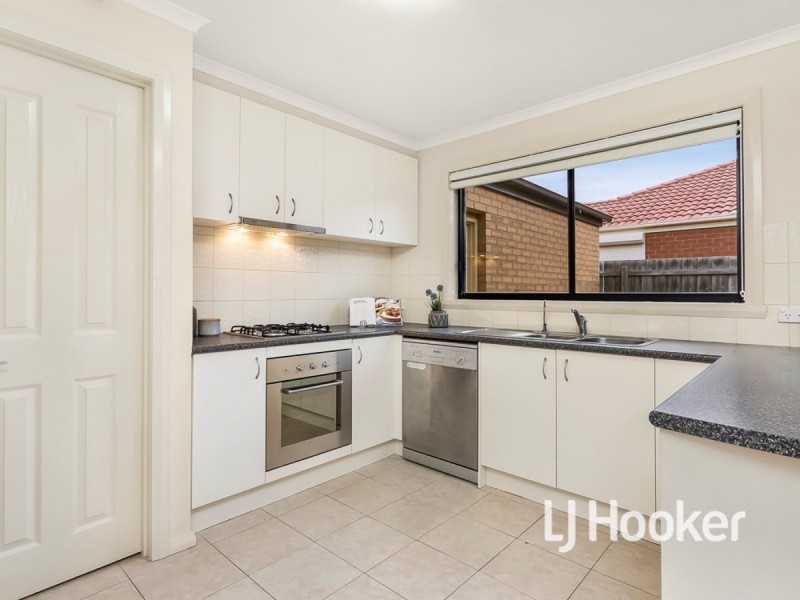 15 Irving Street, Point Cook VIC 3030