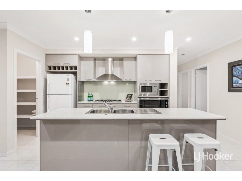 24 Tahitian Terrace, Point Cook VIC 3030