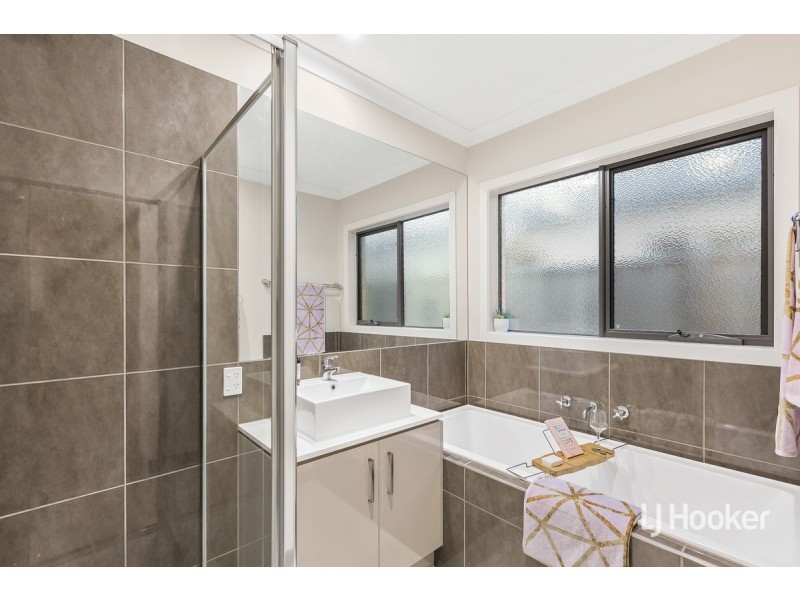 24 Tahitian Terrace, Point Cook VIC 3030
