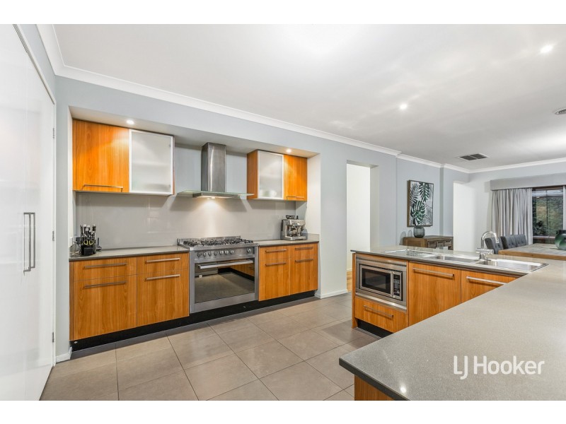 32 Holly Drive, Point Cook VIC 3030