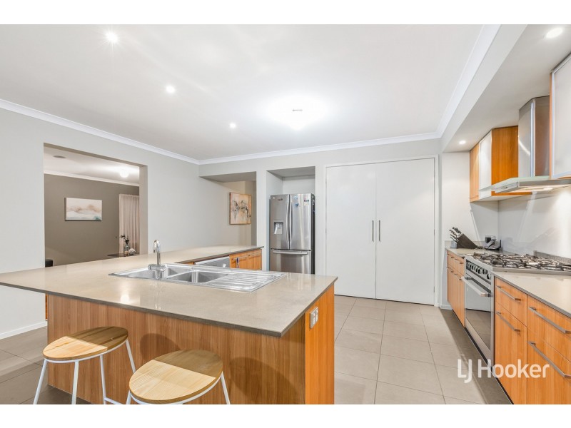 32 Holly Drive, Point Cook VIC 3030