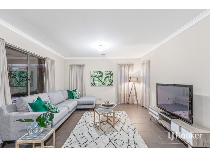 32 Holly Drive, Point Cook VIC 3030