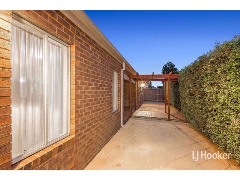 32 Holly Drive, Point Cook VIC 3030