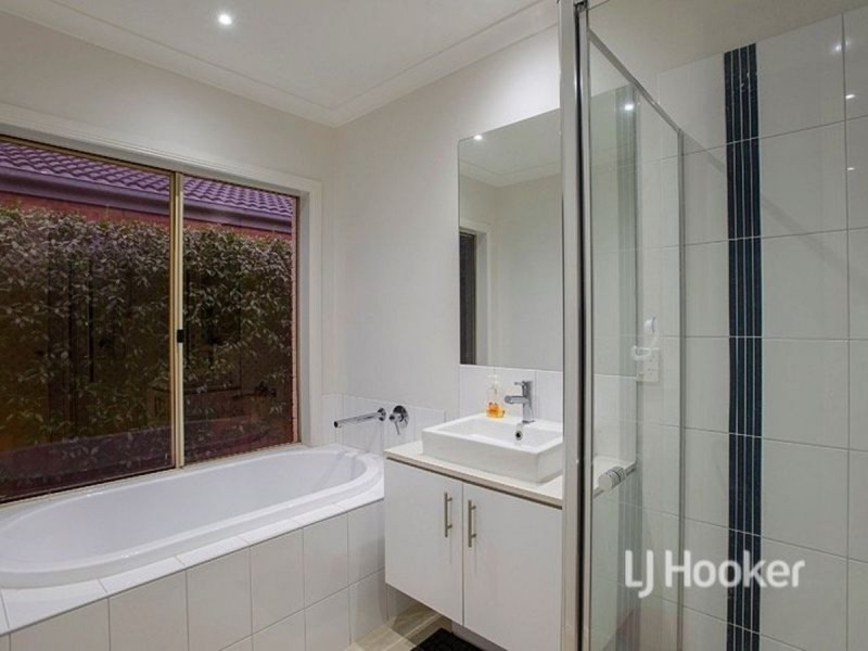 18 Ionian Way, Point Cook VIC 3030
