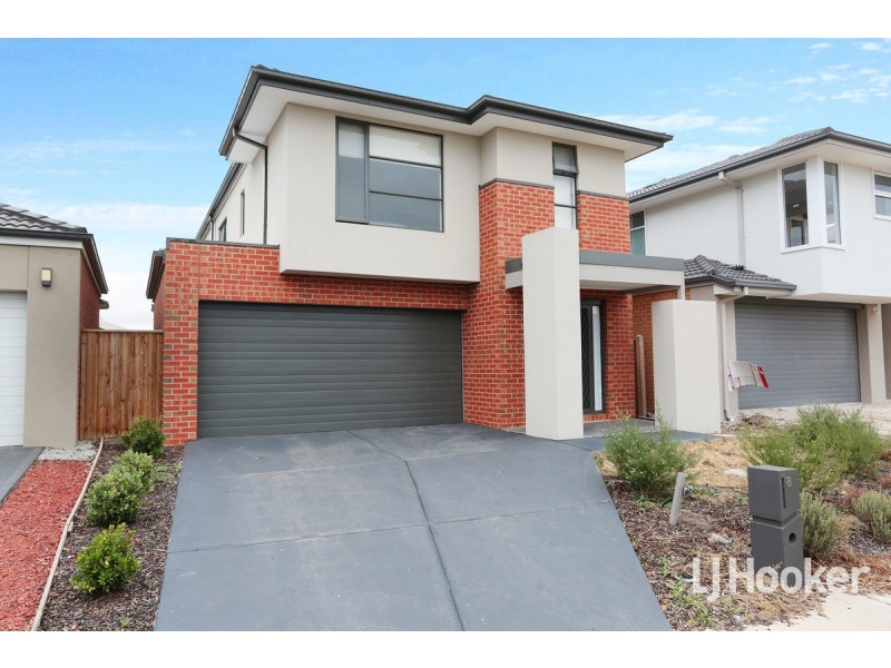 8 Gibson Avenue, Point Cook VIC 3030