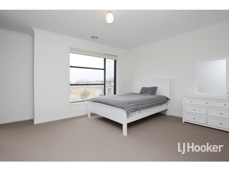 8 Gibson Avenue, Point Cook VIC 3030