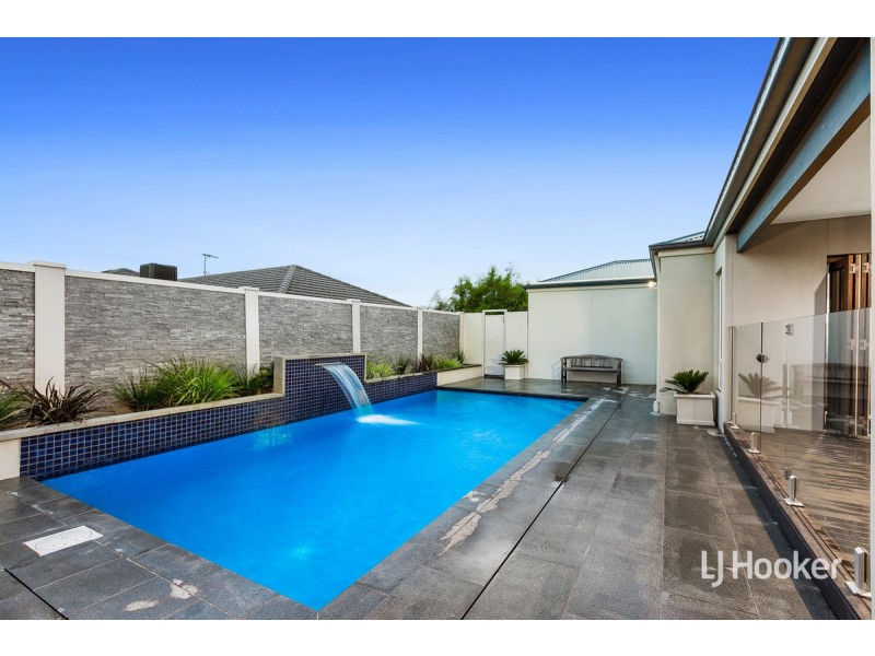 31 Maple Leaf Crescent, Point Cook VIC 3030