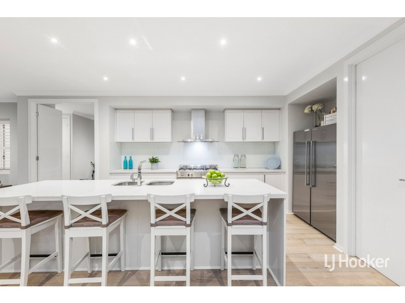 31 Maple Leaf Crescent, Point Cook VIC 3030