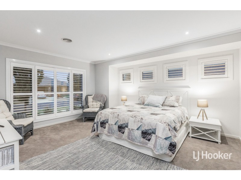 31 Maple Leaf Crescent, Point Cook VIC 3030