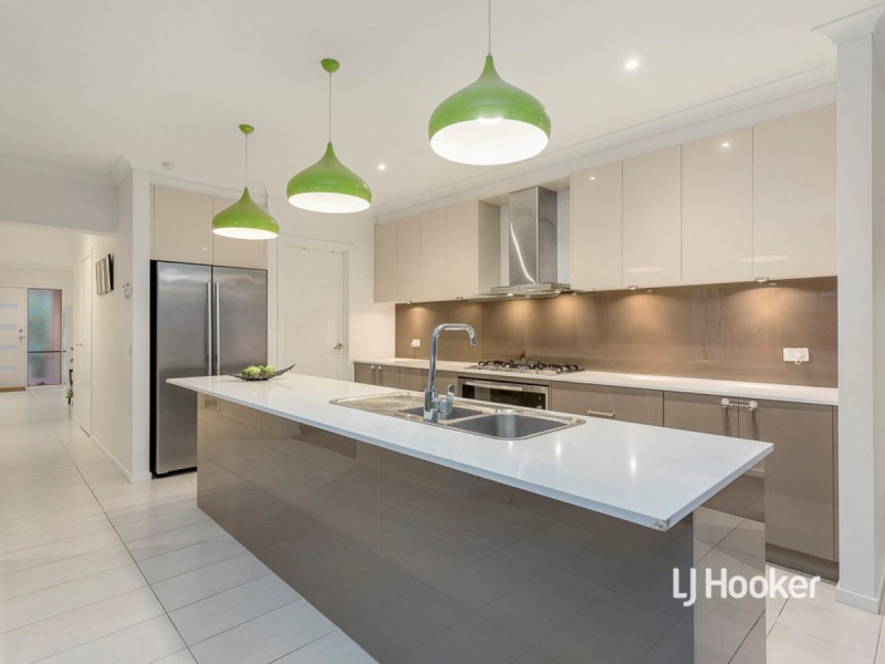 37 Fongeo Drive, Point Cook VIC 3030